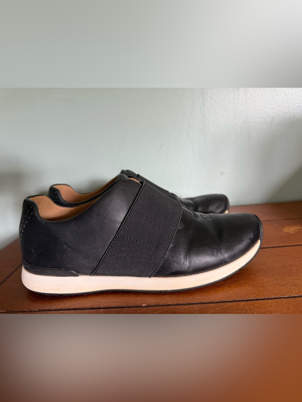 Vionic Women’s Black Leather Codie Camo Slip On Sneakers Size 8.5